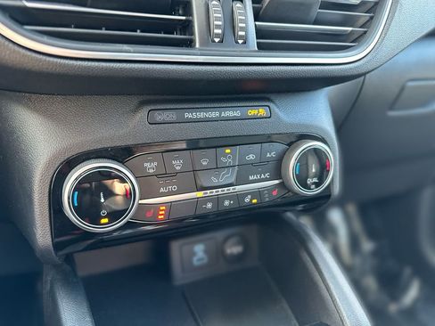 Used 2022 Ford Escape Titanium w/ Class II Trailer Tow Package image 18