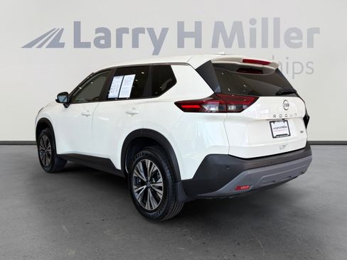 Used 2023 Nissan Rogue SV FWD image 3