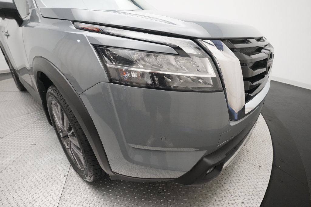 Used 2022 Nissan Pathfinder SL AWD/4WD image 23