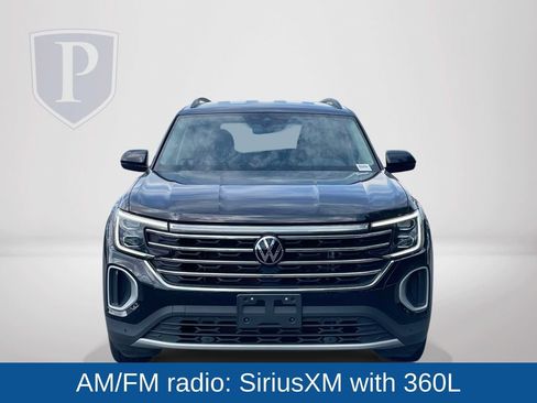 Used 2025 Volkswagen Atlas SE AWD/4WD image 2
