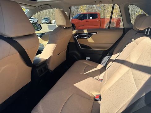 Used 2019 Toyota RAV4 XLE w/ Convenience Package image 21
