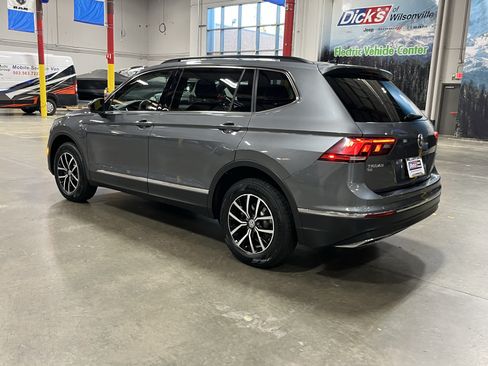 Used 2021 Volkswagen Tiguan SE AWD/4WD image 3