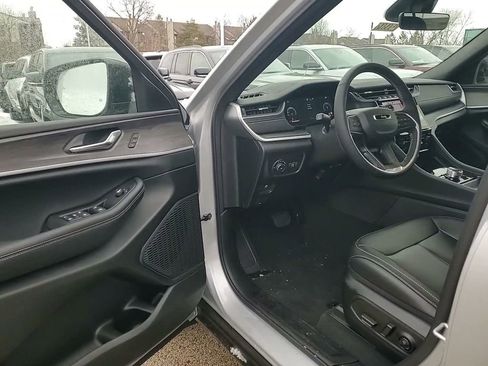 New 2025 Jeep Grand Cherokee Limited w/ Black Appearance Package image 23