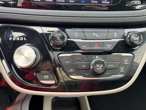 Used 2019 Chrysler Pacifica Limited w/ Tire & Wheel Group image 31