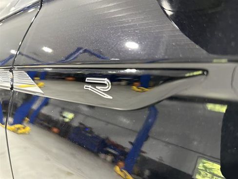 Certified 2024 Volkswagen Tiguan SE R-Line image 40