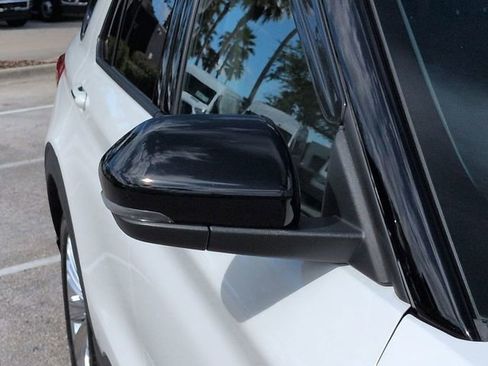 Used 2022 Ford Explorer Limited w/ Equipment Group 301A RWD image 12