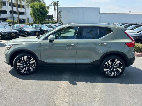 Certified 2024 Volvo XC40 B5 Ultimate w/ Climate Package image 7