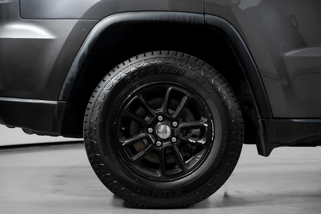 Used 2018 Jeep Grand Cherokee Laredo RWD image 7
