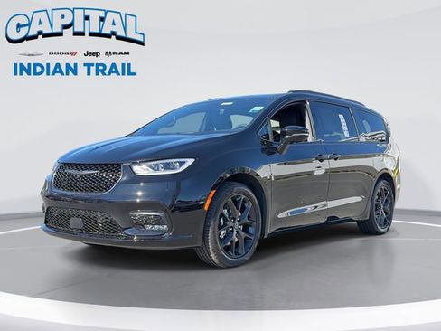 New 2026 Chrysler Pacifica Limited FWD image 1