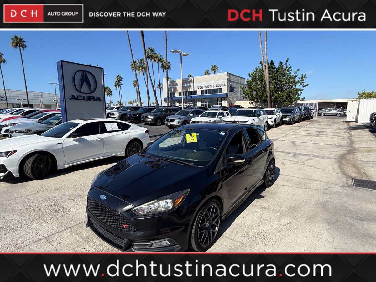 Used 2018 Ford Focus ST FWD image 1