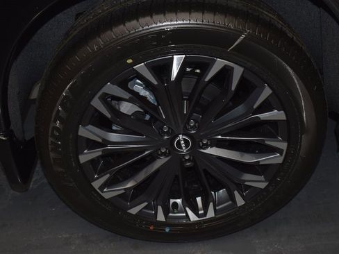 Certified 2025 Nissan Rogue Platinum w/ Platinum Premium Package image 5