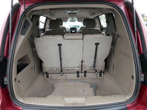 Used 2015 Chrysler Town & Country Touring-L w/ Driver Convenience Group FWD image 18