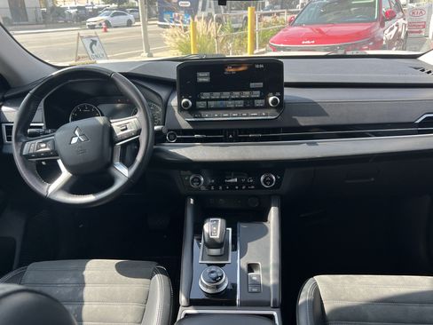 Used 2024 Mitsubishi Outlander SE FWD image 19