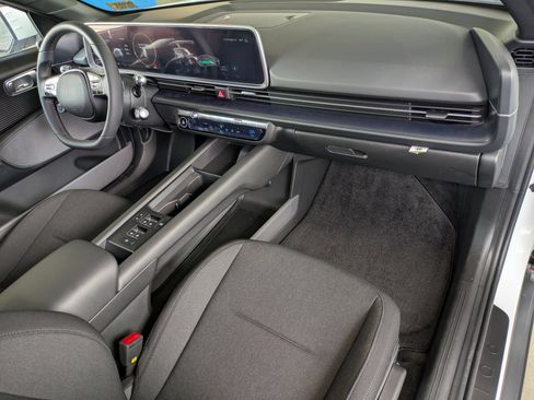Certified 2025 Hyundai Ioniq 6 SE RWD image 10