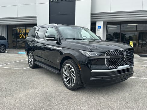 New 2026 Lincoln Navigator Premiere AWD/4WD image 5