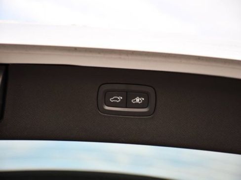 Certified 2025 Volvo XC90 B6 Plus image 24