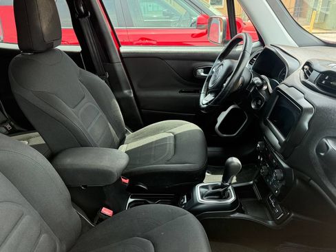 Used 2018 Jeep Renegade Latitude FWD image 12