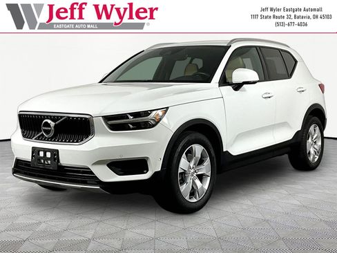Used 2019 Volvo XC40 T5 Momentum AWD/4WD image 1