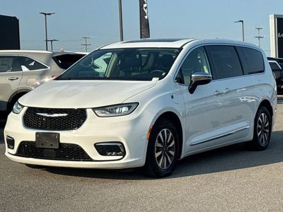 Used 2023 Chrysler Pacifica Limited