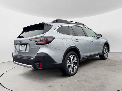 Used 2022 Subaru Outback Limited image 6