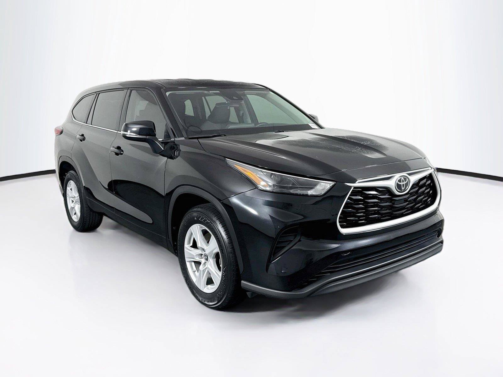 Used 2023 Toyota Highlander L FWD image 8