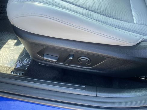 Used 2025 Hyundai Elantra Limited image 23