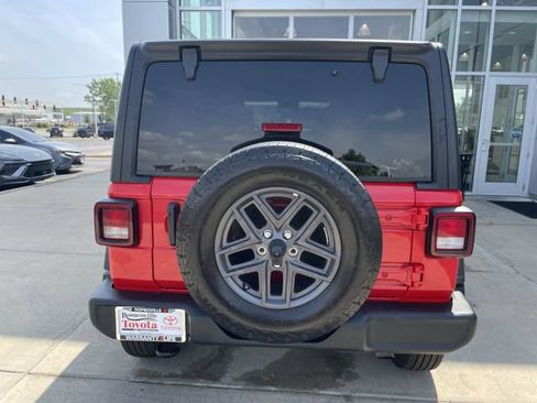 Used 2025 Jeep Wrangler Unlimited Sport AWD/4WD image 32