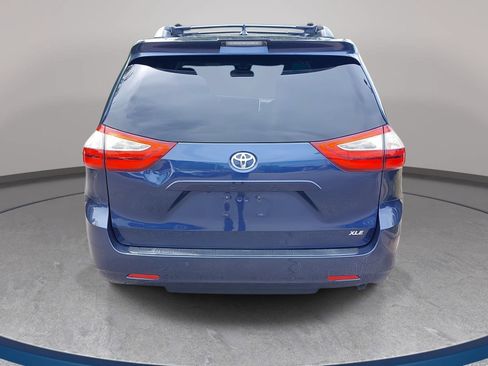 Used 2018 Toyota Sienna XLE Premium FWD image 6