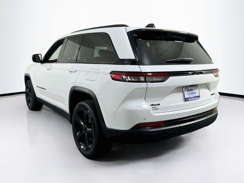 Used 2023 Jeep Grand Cherokee Limited w/ Black Appearance Package AWD/4WD image 7