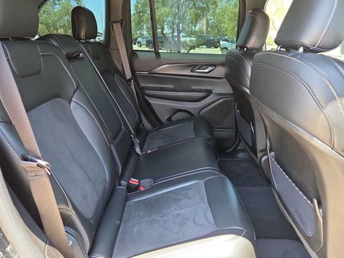 Used 2024 Jeep Grand Cherokee Altitude AWD/4WD image 16
