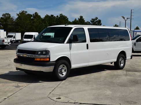 Used 2019 Chevrolet Express 3500 LT w/ LT Preferred Equipment Group RWD image 3