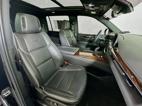 Certified 2023 Cadillac Escalade ESV Premium Luxury w/ LPO, Radiant Package image 32