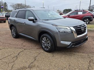 Used 2025 Nissan Pathfinder SV video 2