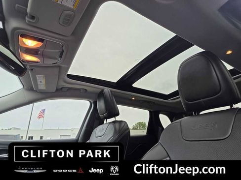 Used 2022 Jeep Cherokee Limited w/ Elite Package AWD/4WD image 21