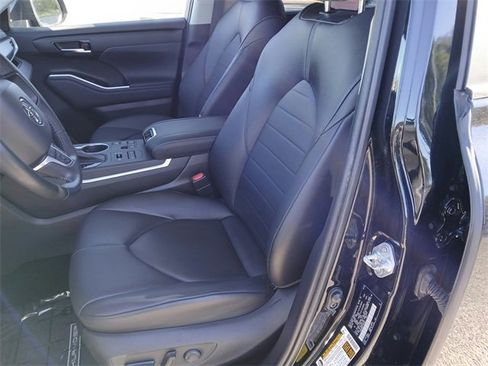 Certified 2023 Toyota Highlander XLE image 38