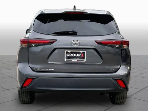 Used 2024 Toyota Highlander LE FWD image 5