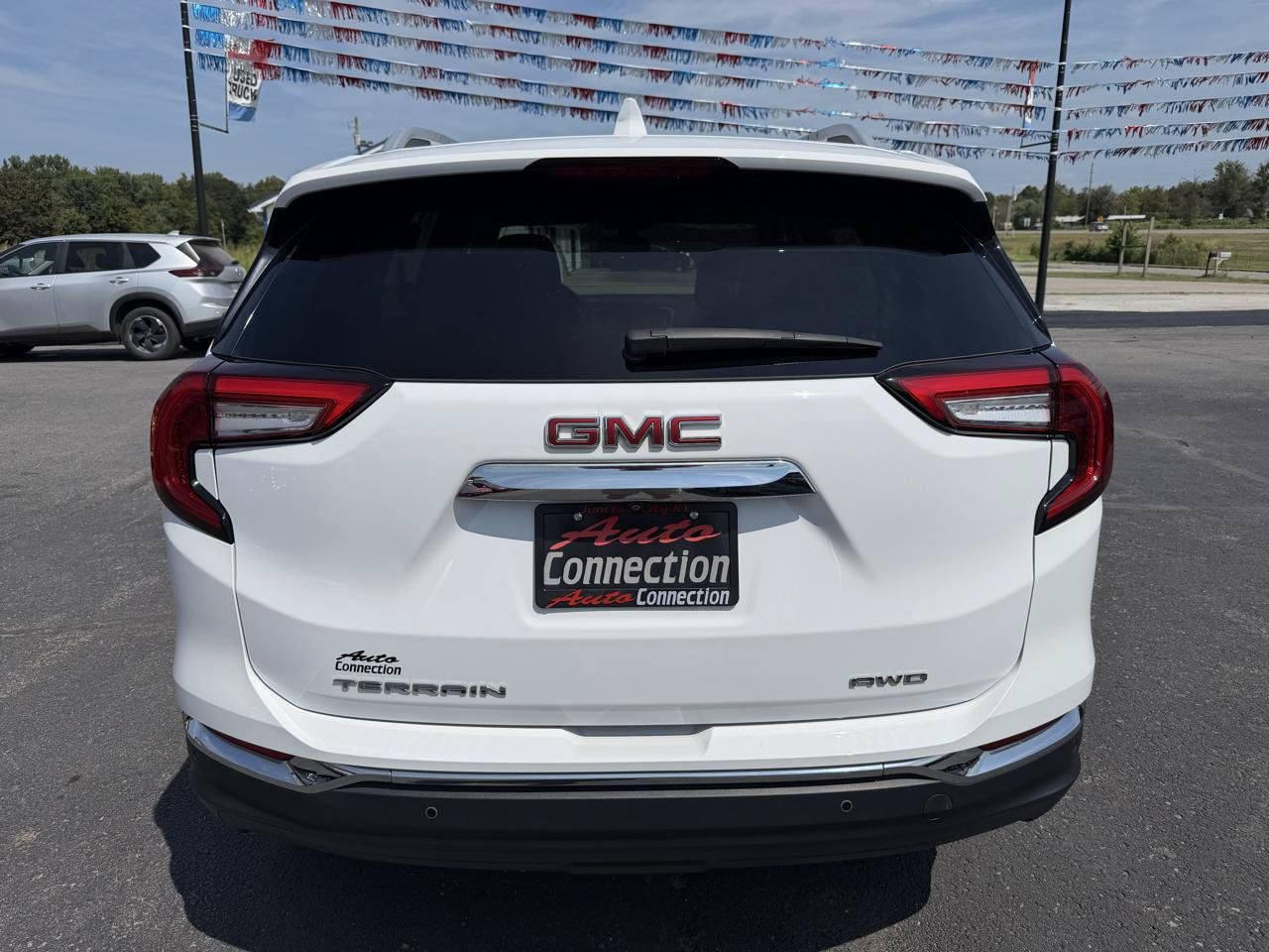 Used 2024 GMC Terrain SLT w/ Tech Package AWD/4WD image 5