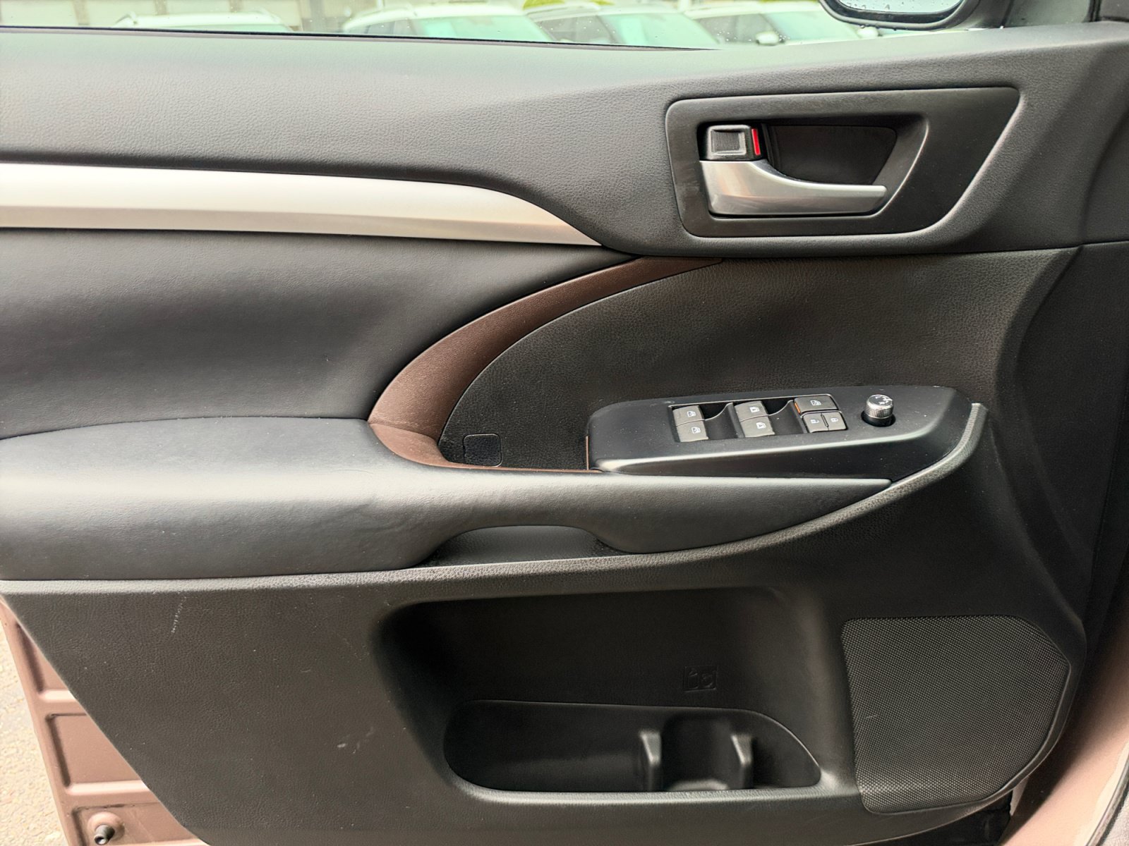 Used 2018 Toyota Highlander XLE w/ Carpet Mat Package (TMS) FWD image 13