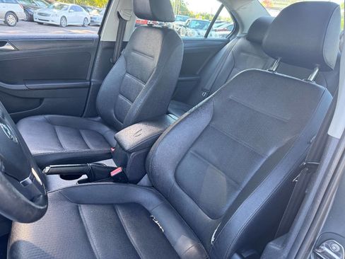 Used 2012 Volkswagen Jetta SE FWD image 11