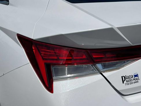 Certified 2025 Hyundai Elantra SEL FWD image 10