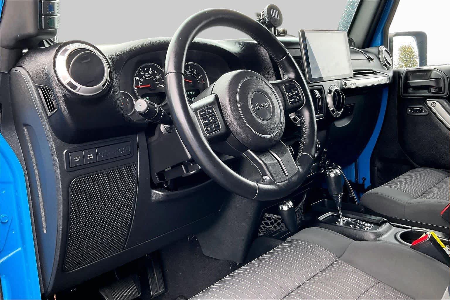 Used 2012 Jeep Wrangler Unlimited Rubicon w/ Dual Top Group AWD/4WD image 15