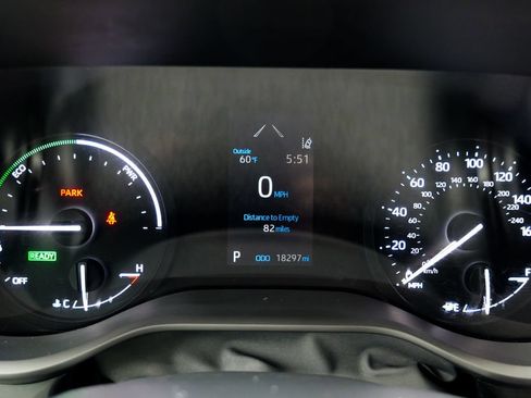 Used 2023 Toyota Sienna XLE FWD image 45
