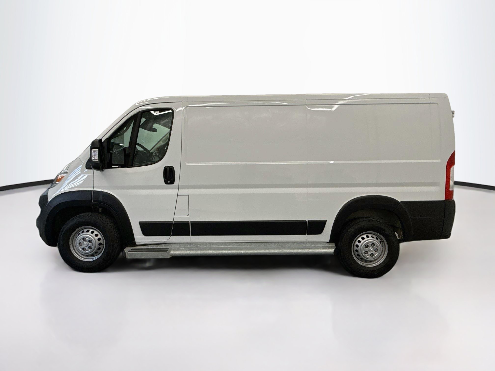 Used 2025 RAM ProMaster 2500 w/ U-Haul Equipment Group FWD image 4