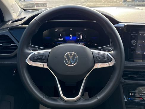 Certified 2025 Volkswagen Taos SE image 21