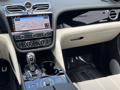 Certified 2025 Bentley Bentayga image 32