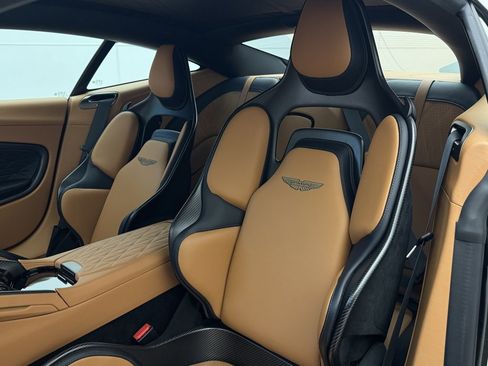 Used 2025 Aston Martin DB12 image 13