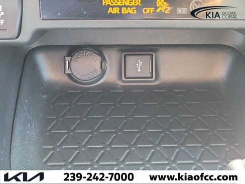 Used 2021 Toyota RAV4 LE FWD image 29