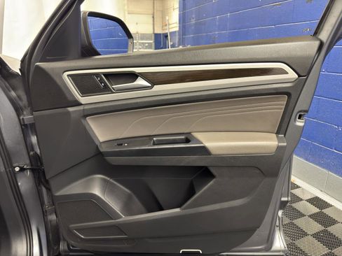 Used 2021 Volkswagen Atlas SE image 31