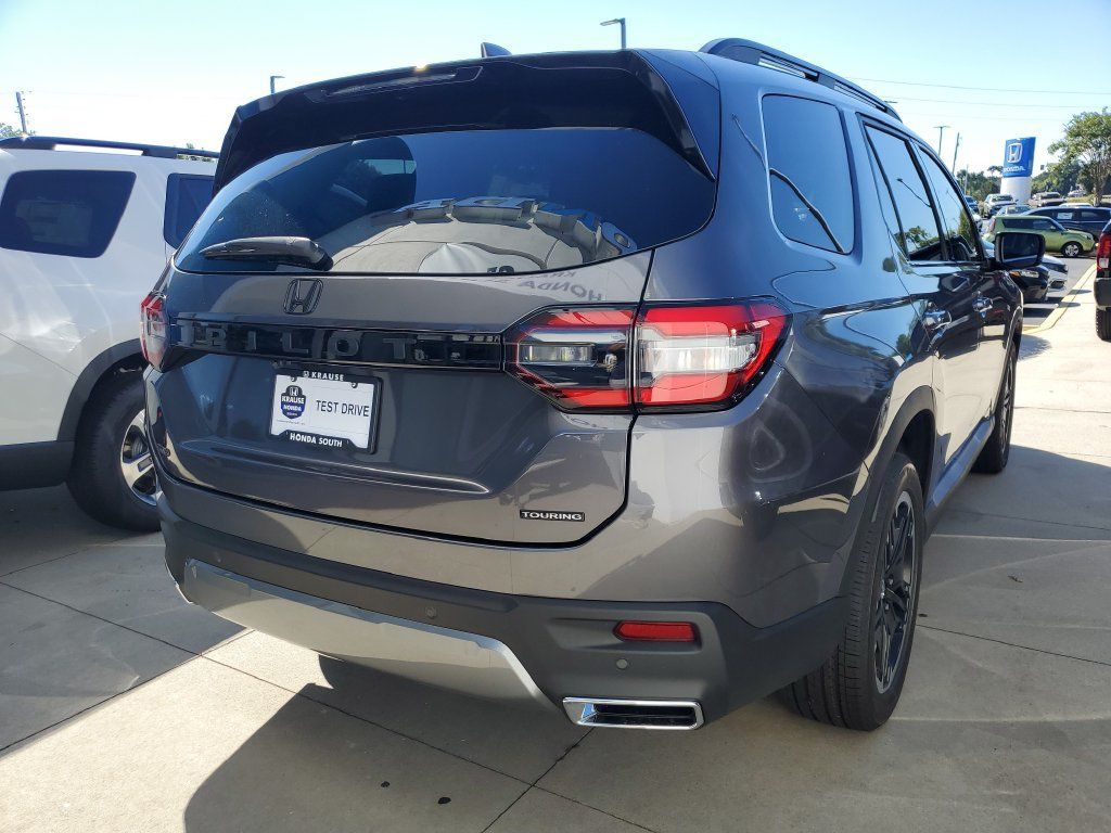 New 2026 Honda Pilot Touring image 7