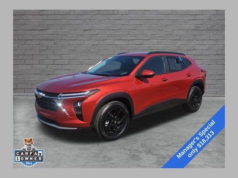 Used 2024 Chevrolet Trax LT w/ Driver Confidence Package FWD image 1